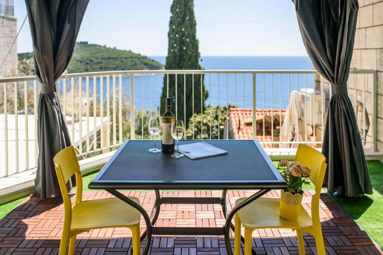 Leoni Apartment