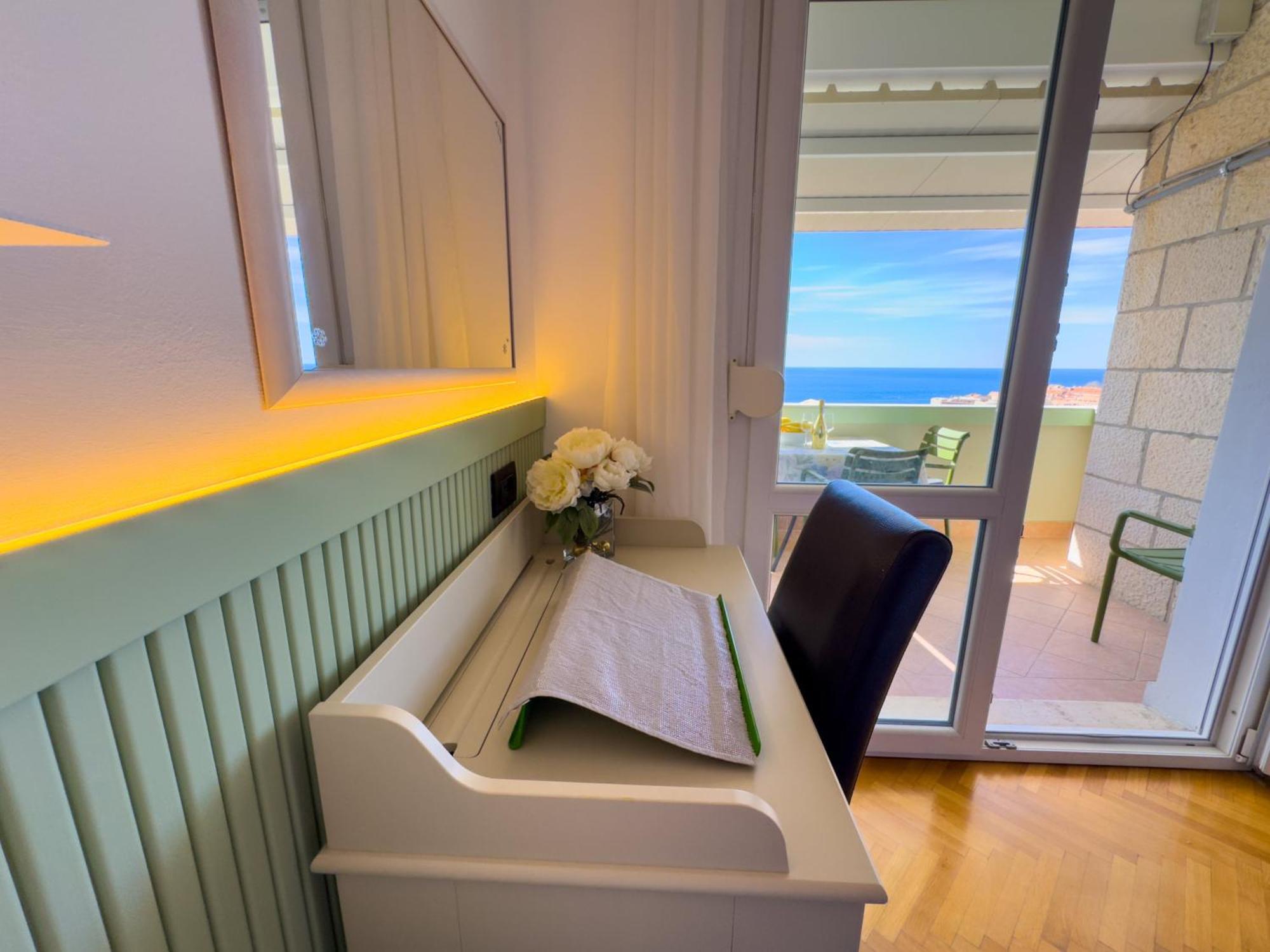 Leoni Apartment *
