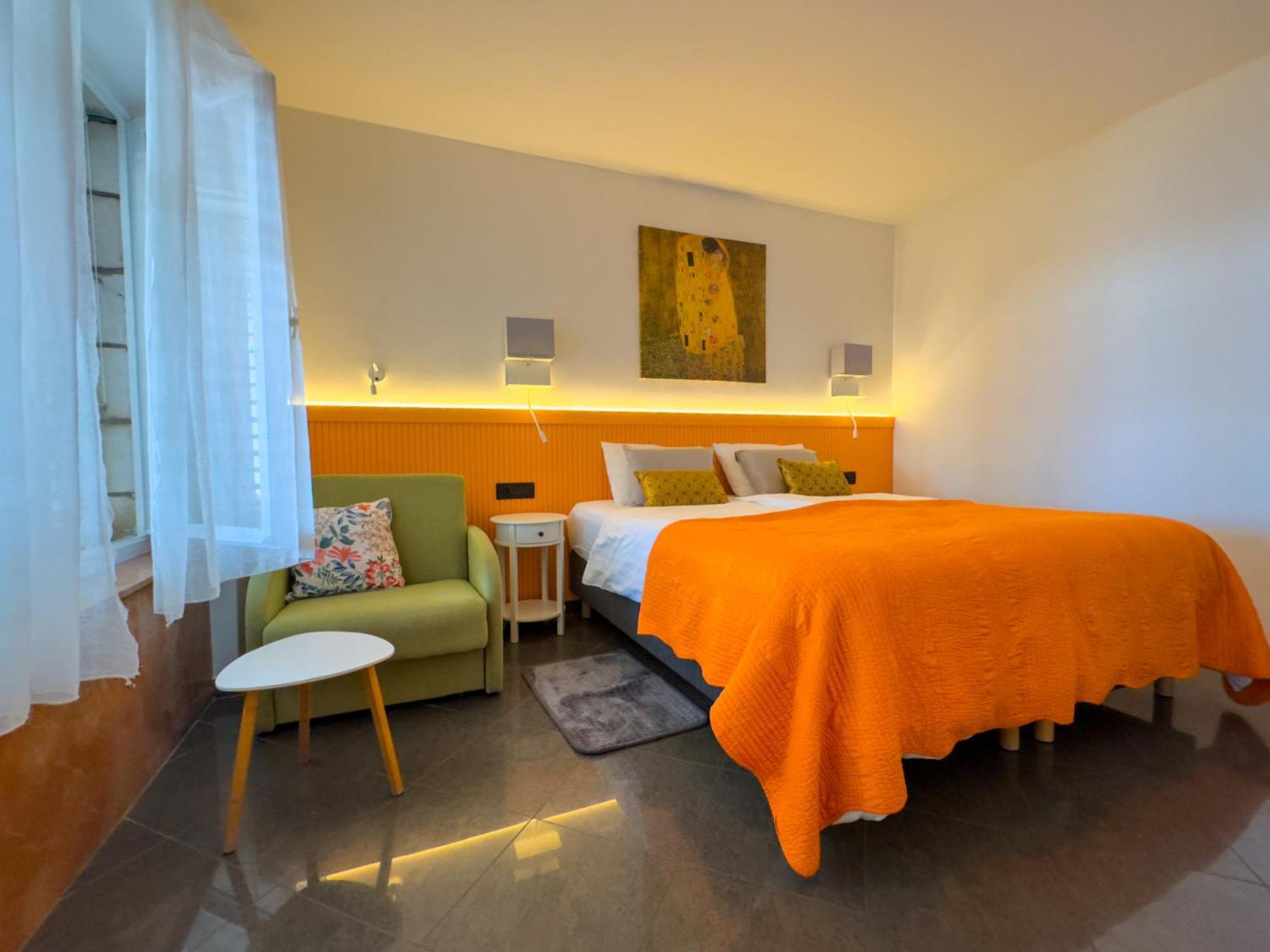 Leoni Apartment *