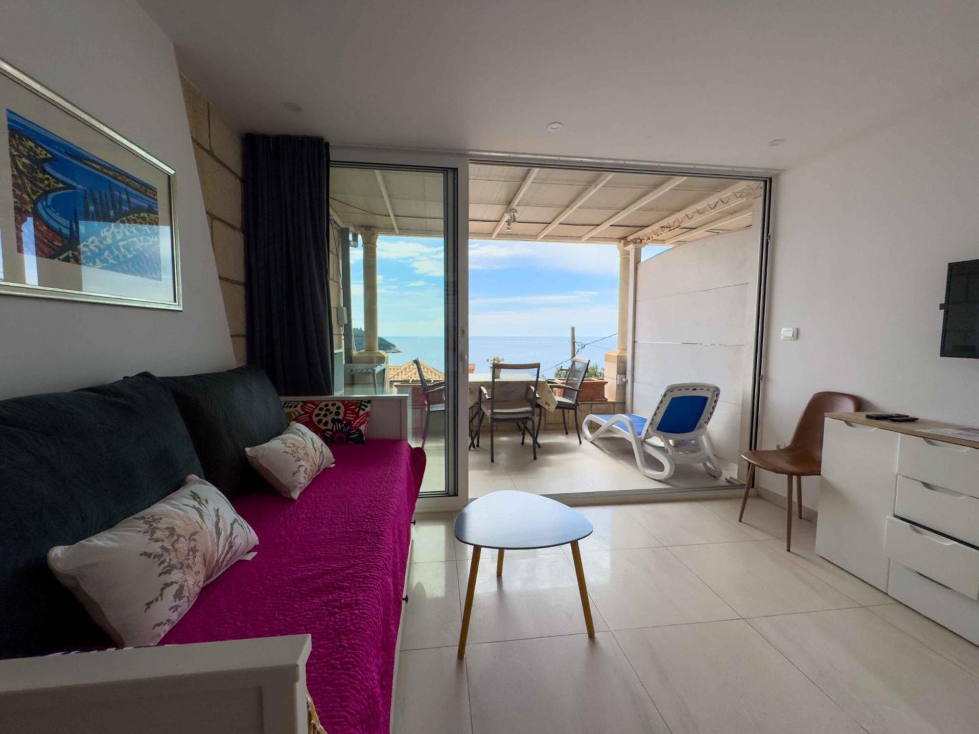 Leoni Apartment