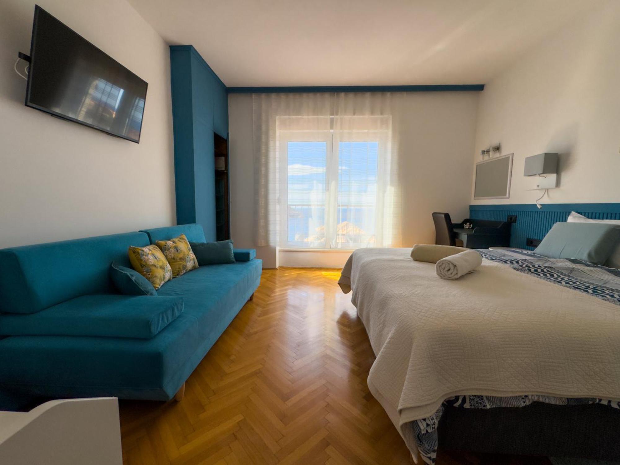 Leoni Apartment